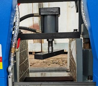 Фото 67 - MetalTec MBS 350/50 CH ленточнопильный станок для резки металла под углом 90°.