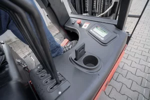 Фото 8 - Погрузчик вилочный электрический EP Equipment CPD20L1 PREMIUM SERIES (LI-ION, 3F480, SS, ST, F-1200, холод. исполнение с подогревом лития, четырехопорный).